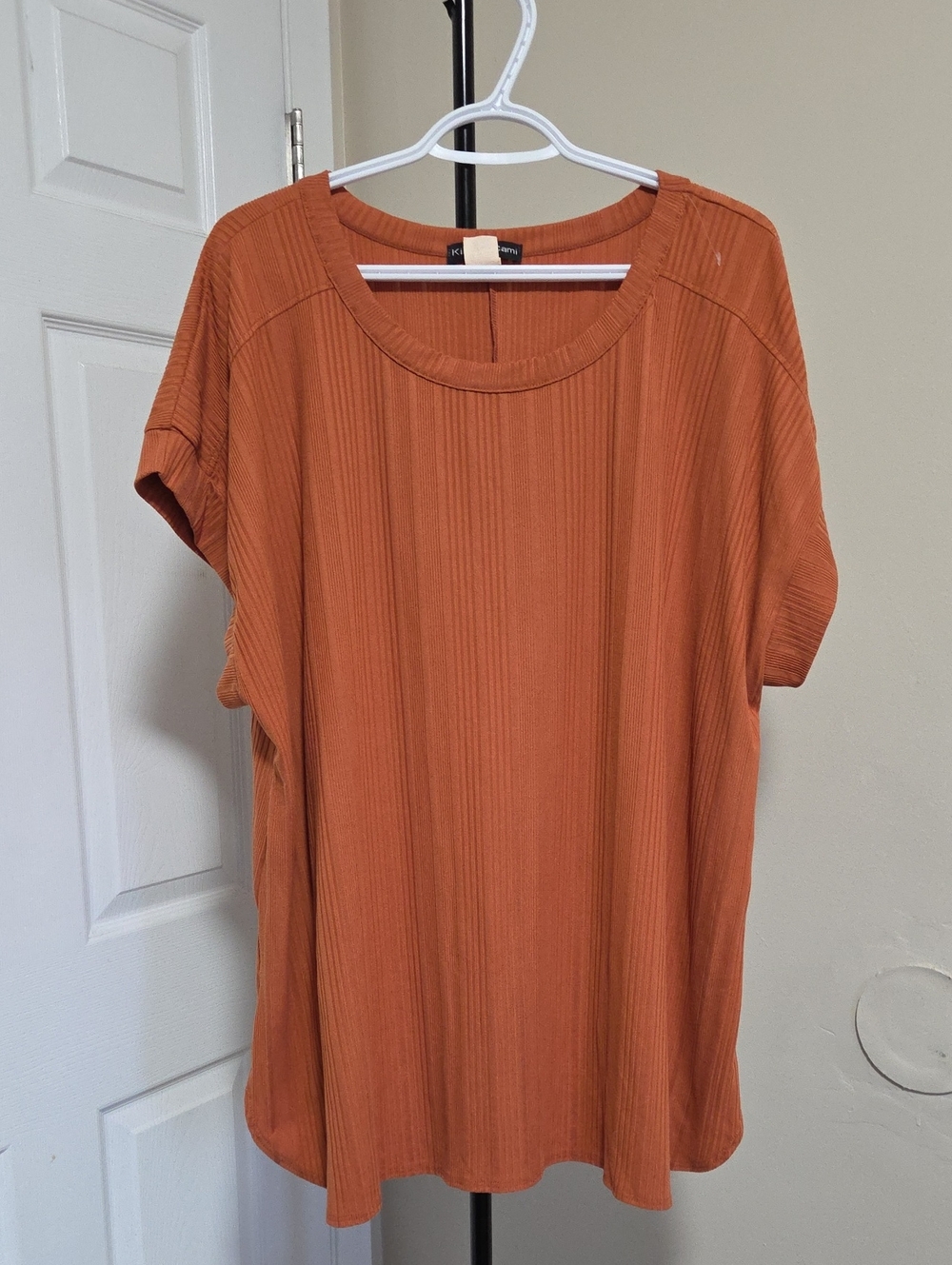 Kim & Cami Plus Size Ribbed Short Sleeve Tee in Rust